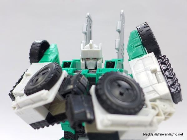 Generations Titans Return Sixshot   In Hand Photos Of Wave 3 Leader Class Figure  (13 of 89)